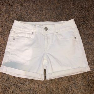 American Eagle Outfitters Stretch White Shorts!